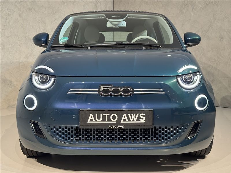 Fiat 500e La Prima Kamera LED Assist - fotka 8 z 44