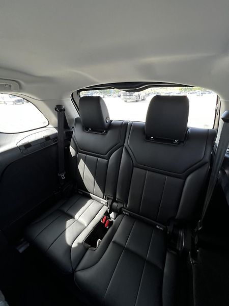 Land Rover Discovery 2.0SD4 177kW LUXURY 7-Míst TZ - fotka 22 z 27