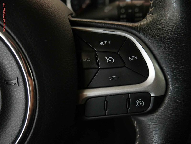 Jeep Renegade (2015) 2.0 JTD 4x4, ČR, servis - fotka 13 z 22