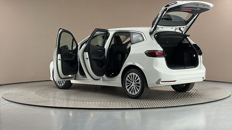 BMW Řada 2 1.5 218i - fotka 7 z 30