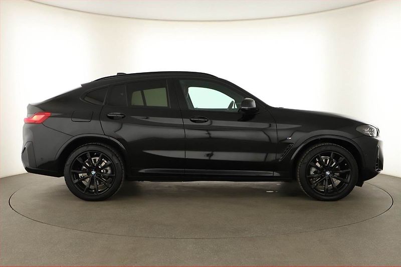 BMW X4 (2024) xDrive20d - fotka 6 z 21