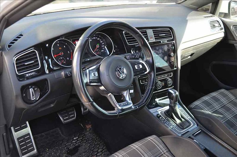 Volkswagen Golf (2018) KOMBI 2,0 TDI - fotka 9 z 17