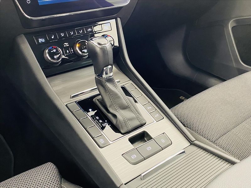 Škoda Superb 2,0 TDI 110kW DSG Style - fotka 17 z 25