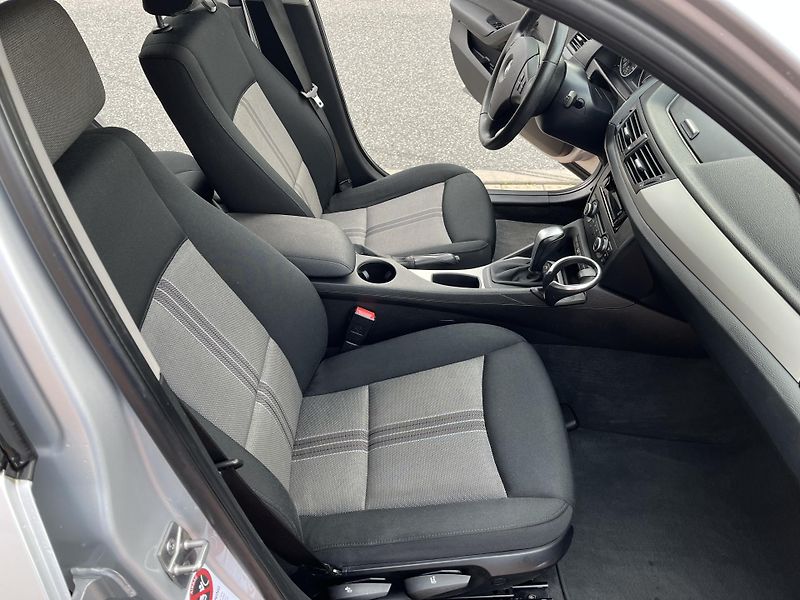 BMW X1 XDRIVE 18D - fotka 19 z 25