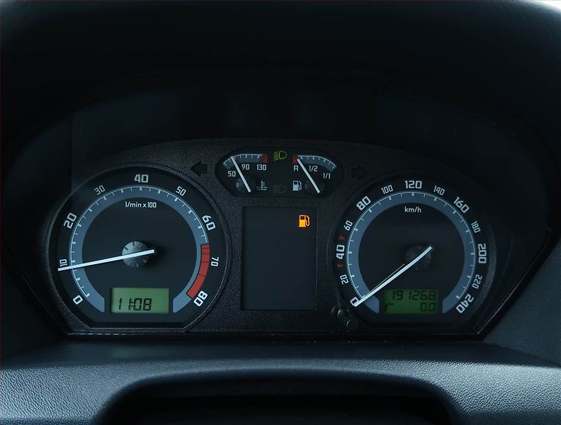 Škoda Fabia (2005) 1.4 16V, po STK, jezdí výborně - fotka 11 z 15