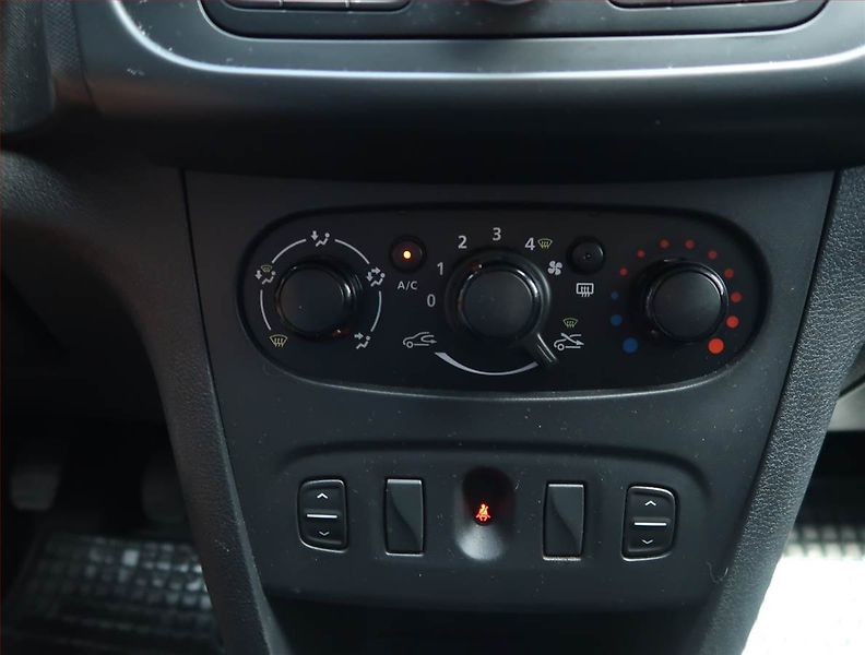 Dacia Logan (2016) 1.2 16V - fotka 14 z 14