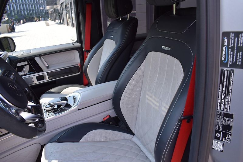Mercedes-Benz Třídy G (2024) G63Manufa/Mat.šedá/dvoubarevná - fotka 13 z 36