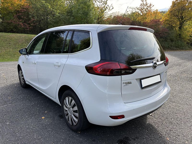 Opel Zafira (2016) 1.4 Turbo 103kw Serviska ČR - fotka 7 z 32