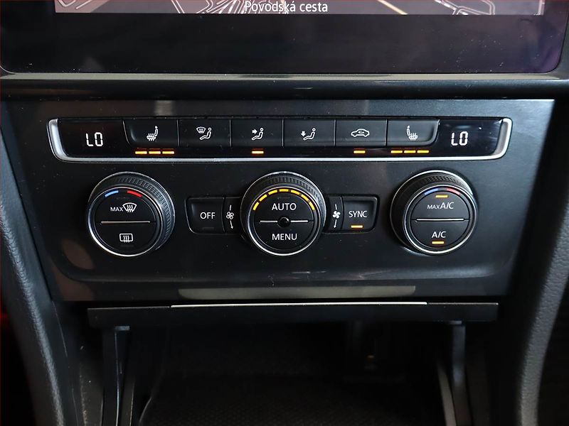 Volkswagen Golf (2018) R-Line 1.6 TDI, Automat, Kůže - fotka 21 z 22