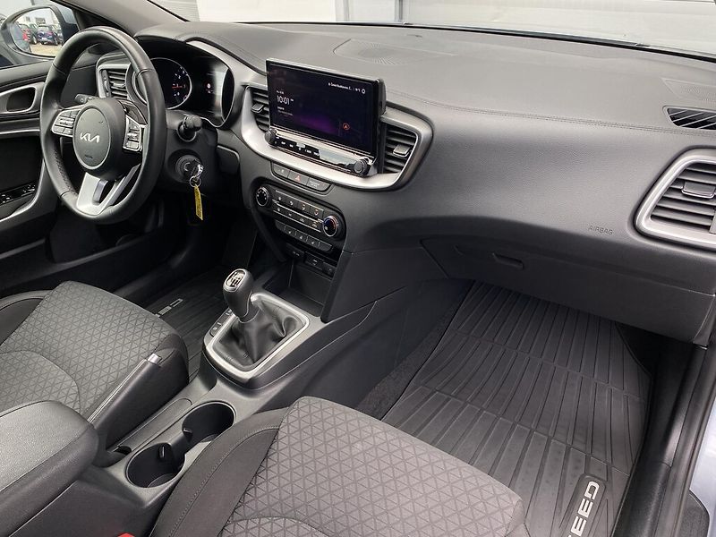Kia Ceed 1.5 T-GDi 103 kW Spin - fotka 24 z 26