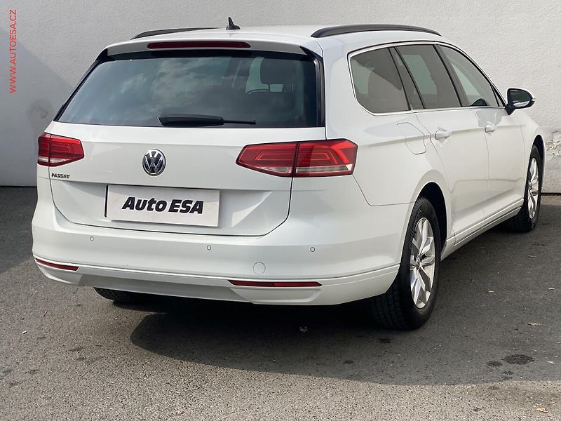 Volkswagen Passat (2017) 2.0 TDi, Comfortline - fotka 4 z 17