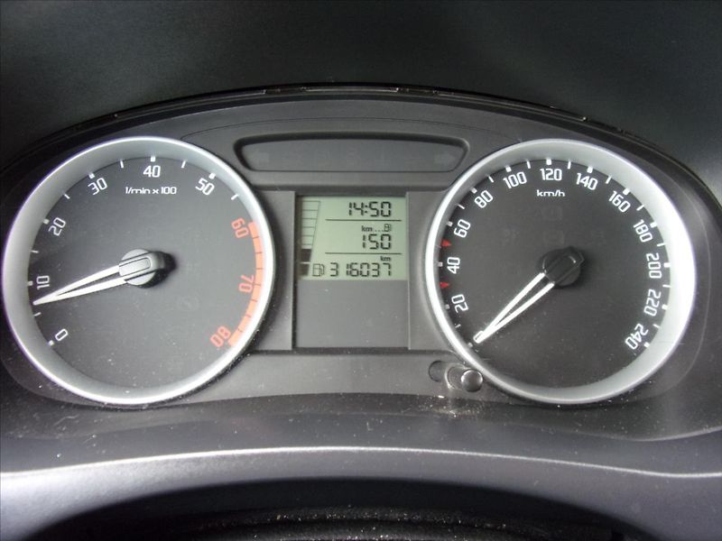 Škoda Fabia 1,6 16V - fotka 15 z 18