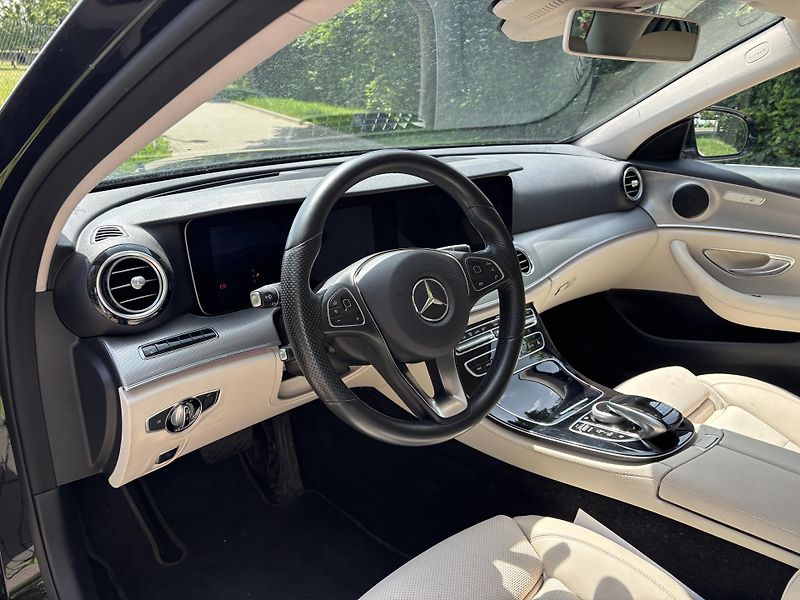 Mercedes-Benz Třídy E E200 135kw 1 maj ČR 52 000 km - fotka 22 z 28