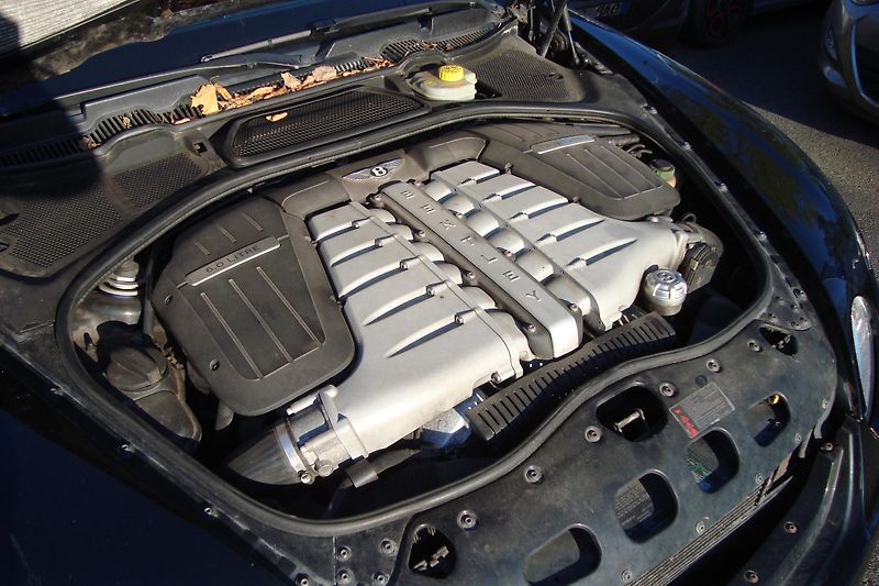 Bentley Continental Flying Spur (2006) 6.0 V12 TwinTurbo - fotka 43 z 54