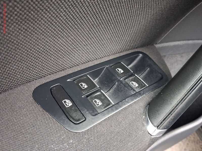Volkswagen Golf (2015) 2.0 TDi, GTD, bixenon - fotka 13 z 18