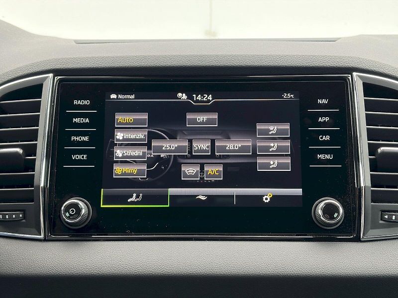 Škoda Karoq (2025) DSG 4x4  2.0 TDI / 110 kW / TO - fotka 33 z 34