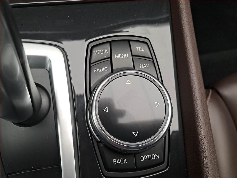BMW Řada 5 (2014) 530d xDrive GT, 4X4, Automat - fotka 17 z 21