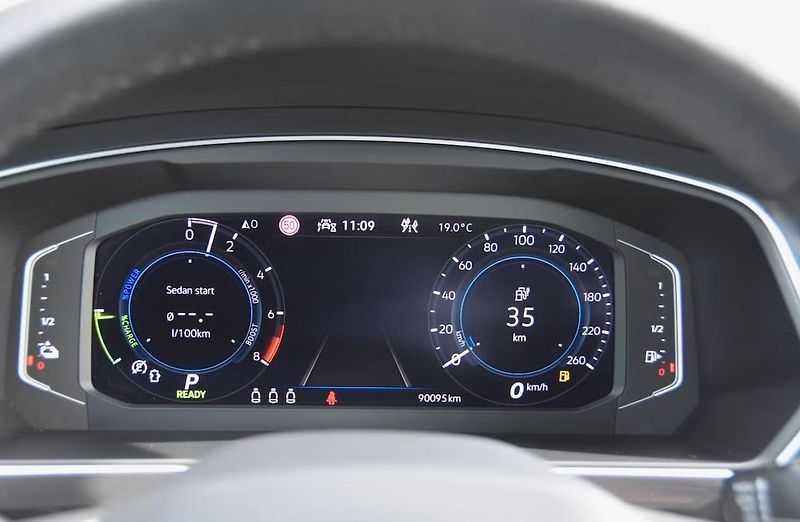 Volkswagen Tiguan eHybrid 1.4 TSI ACT OPF Matrix - fotka 17 z 20
