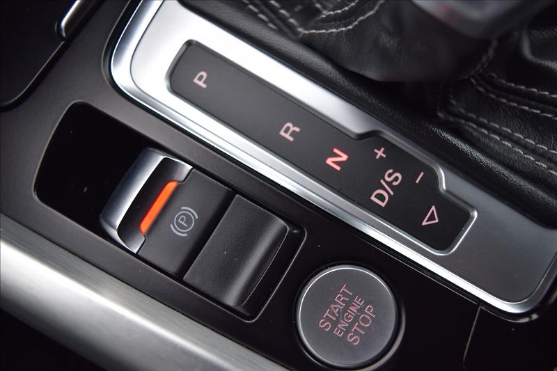 Audi Q5 3,0 V6 180KW S-LINE AUTOMAT - fotka 53 z 57