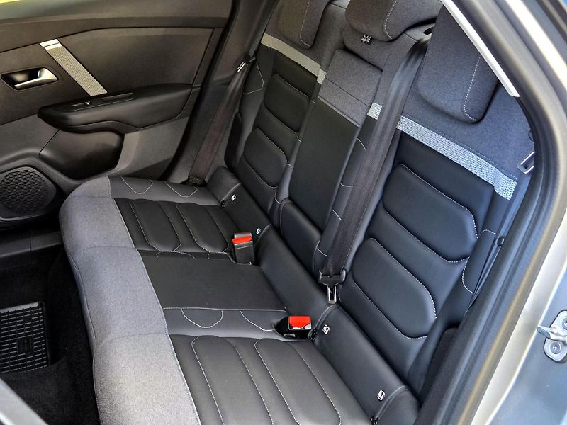 Citroën C4 X T Shine 96kW AT8 SERV.KN*      - fotka 14 z 42