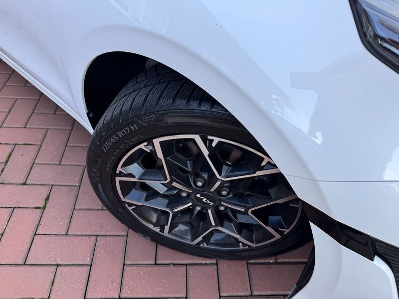 Kia Ceed (2022) 1.5i TGDi GT-Line Automat LED - fotka 45 z 49