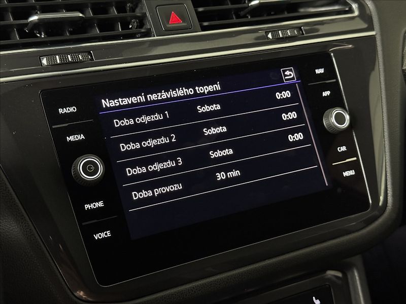 Volkswagen Tiguan Allspace 2,0 TDi  DSG 4x4 R-Line Kessy - fotka 41 z 46