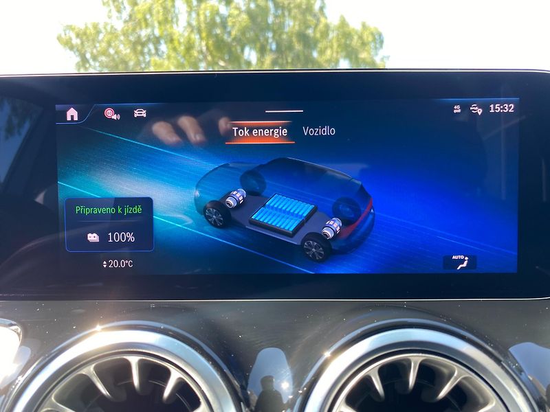 Mercedes-Benz EQB (2025) 300 4MATIC - fotka 17 z 23