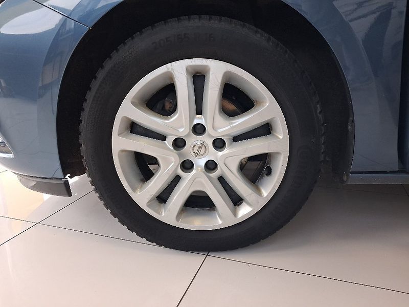 Opel Astra 1.4T 92kW 2016 - fotka 7 z 15
