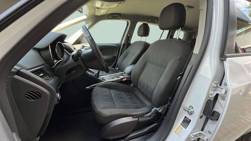 Opel Zafira Tourer 1.4 Turbo MT6 (103kW)/0 - fotka 26 z 41