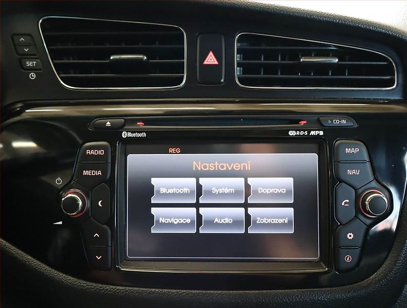 Kia Ceed (2015) 1.6 CRDi, Navi, Park. senzory - fotka 17 z 21
