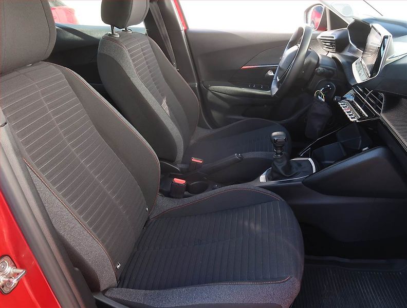 Peugeot 2008 (2020) 1.2 PureTech, ČR,1.maj - fotka 9 z 18