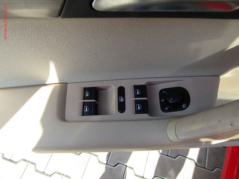 Volkswagen Passat (2011) 1.4 TSi, AC, p.čidla - fotka 12 z 19