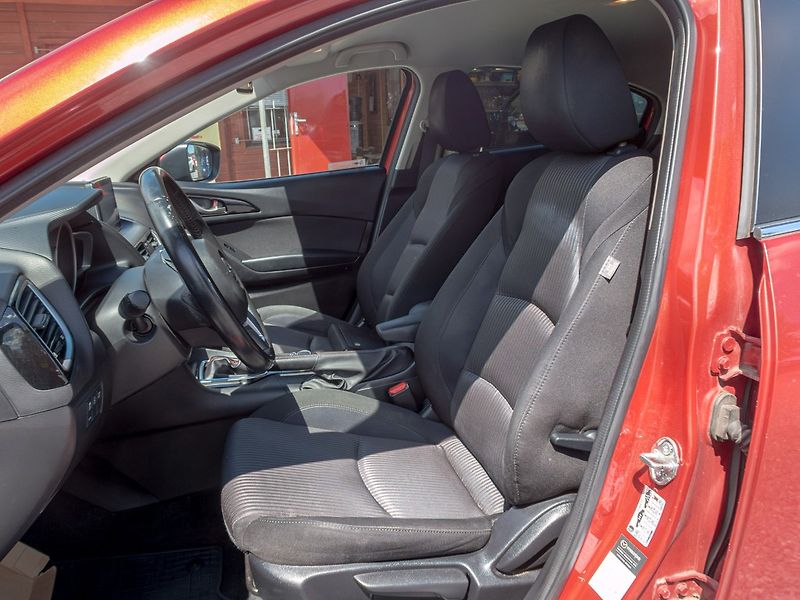 Mazda 3 (2015) ČR 2.2D 110KW – PLNÁ SERVISKA! - fotka 17 z 54
