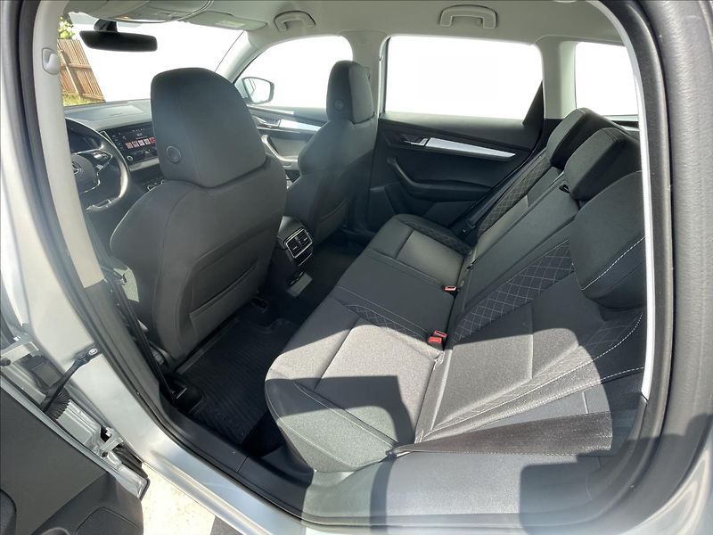 Škoda Karoq 2,0 TDI Ambition Plus TAŽNÉ - fotka 17 z 23