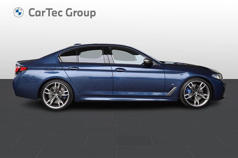 BMW Řada 5 M550i xDrive - fotka 4 z 30