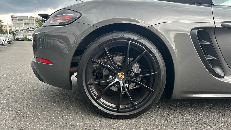 Porsche Boxster 718 - fotka 11 z 29