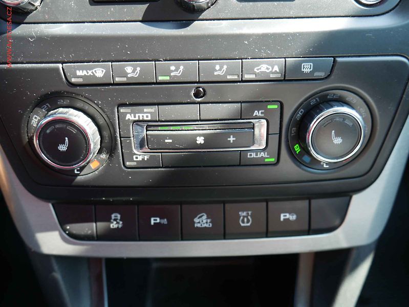 Škoda Yeti (2011) 2.0 TDi 4x4, Elegance, xenon - fotka 19 z 20