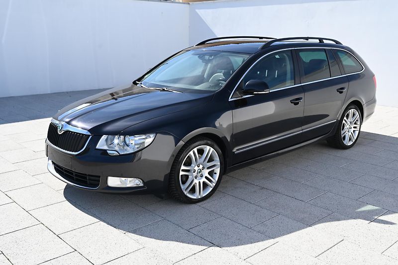 Škoda Superb 2.0TDI 125KW DSG Rezervace - fotka 10 z 56
