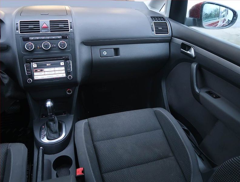 Volkswagen Touran (2013) Comfortline 2.0 TDI, Automat - fotka 8 z 15