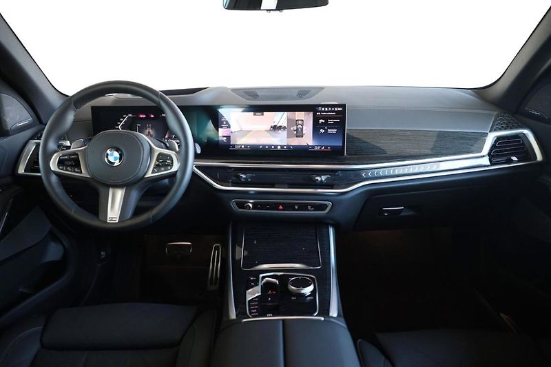 BMW X5 xDrive40i - fotka 5 z 32