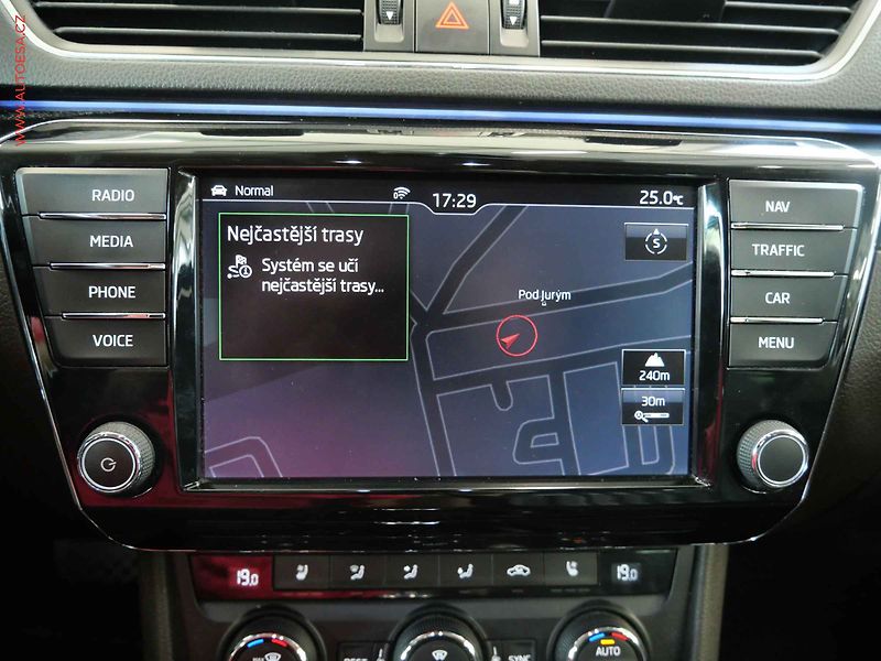 Škoda Superb (2015) 2.0TDi 4x4, ČR, L&K, DSG - fotka 15 z 19
