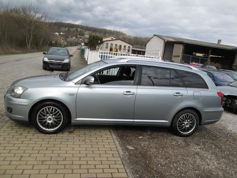 Toyota Avensis (2008) 2,2  130 KW - fotka 8 z 24
