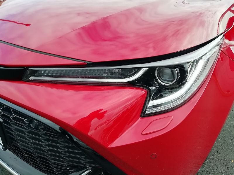 Toyota Corolla GR-Sport TS 2,0 HEV e-CVT - fotka 20 z 21