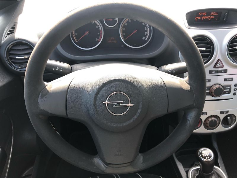 Opel Corsa 1.2 - fotka 17 z 27
