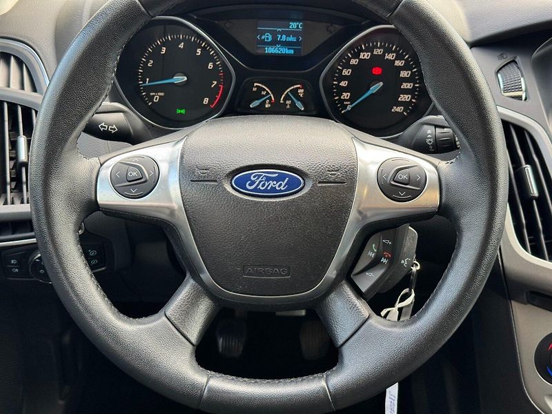 Ford Focus (2011) Trend 1.6 Ti-VCT - fotka 16 z 30
