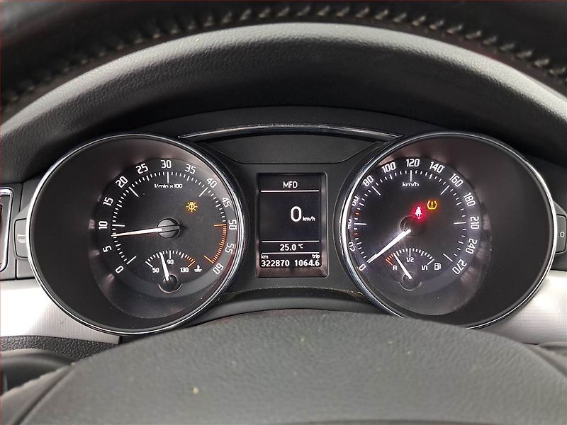 Škoda Superb (2013) 2.0 TDI, 4X4, Xenony - fotka 11 z 21