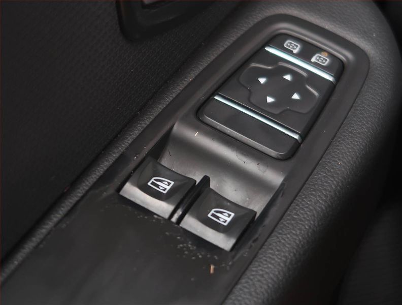 Renault Clio (2019) Limited 0.9 TCe, Navi - fotka 16 z 22