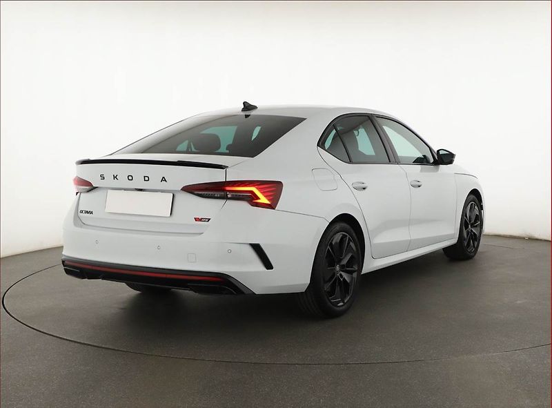 Škoda Octavia (2025) RS 2.0 TSI, RS, KEYLESS - fotka 5 z 19