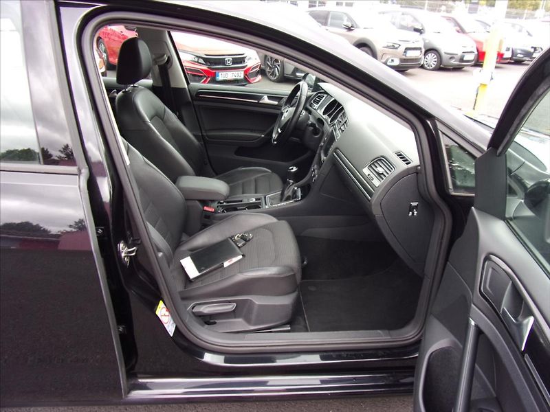 Volkswagen Golf 1,4 TSI Highline Webasto 103kW - fotka 9 z 31
