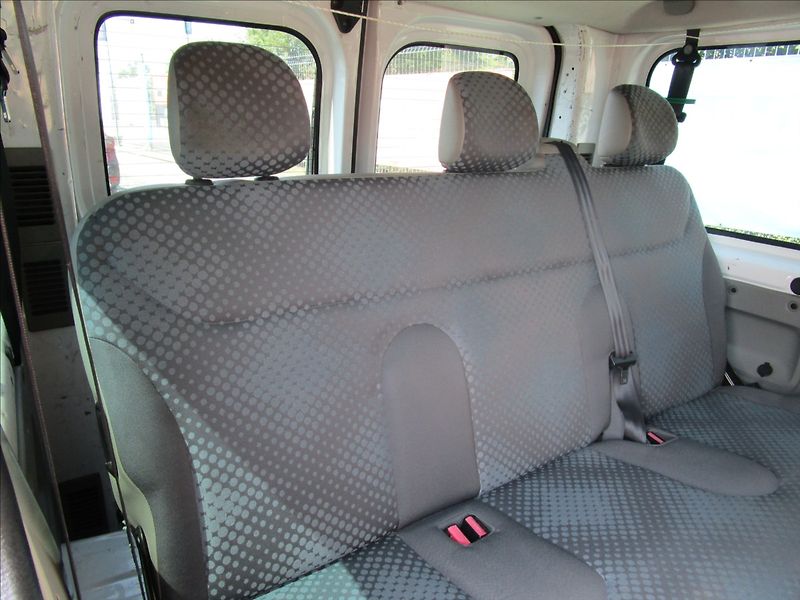 Renault Trafic 2.0dCi 115 Passenger, 9 míst - fotka 27 z 41